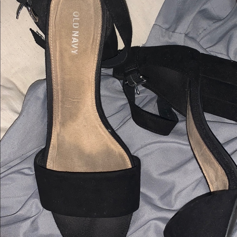 black heels - Picture 3 of 3